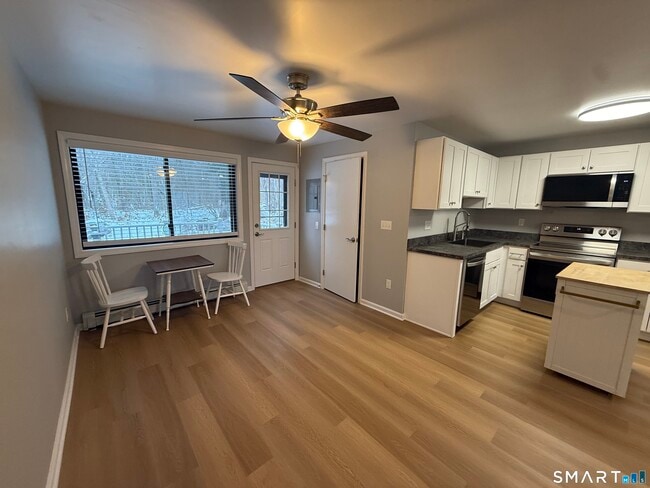 Building Photo - 292 Meridian St