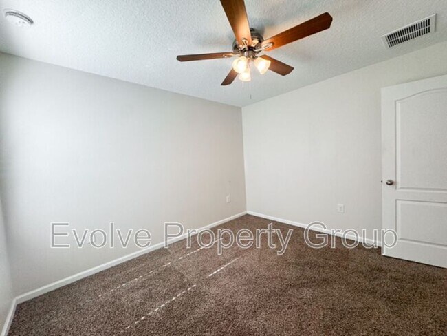 Building Photo - 119 Fairway Ct