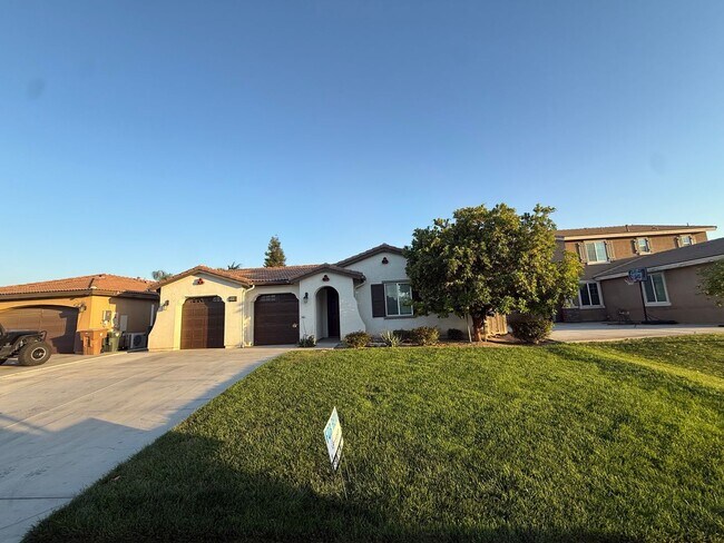 Building Photo - Spacious Upgraded 4 Bedroom Home in Desirable Southwest Bakersfield