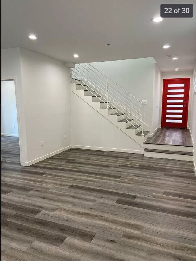 Building Photo - 2409 1/2 Ridgeley Dr