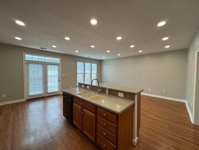 Building Photo - Stunning 3 Bed 2.5 Townhome In Amenity-Ric...