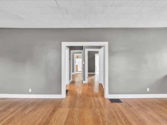 Building Photo - 3220 Grant Ave