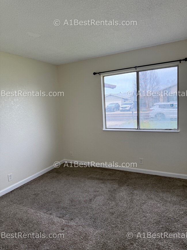 Building Photo - 683 Alpine Ave