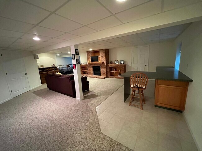 Building Photo - 722 Dolores Ln