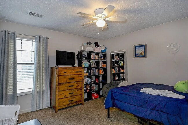 Building Photo - 449 N Donahue Dr