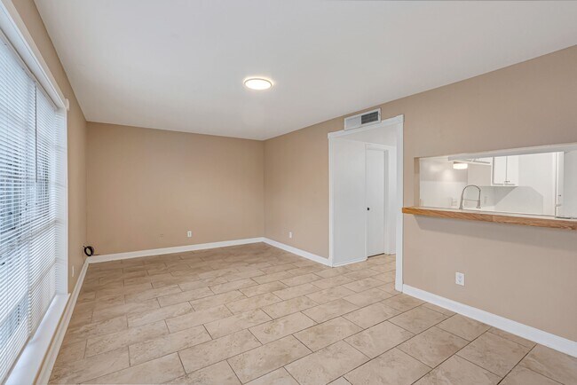 Building Photo - 1057 Willow Oaks Cir