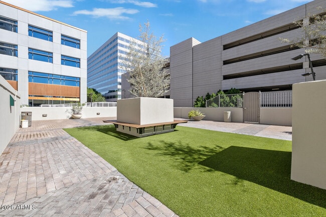 Building Photo - 2211 E Camelback Rd