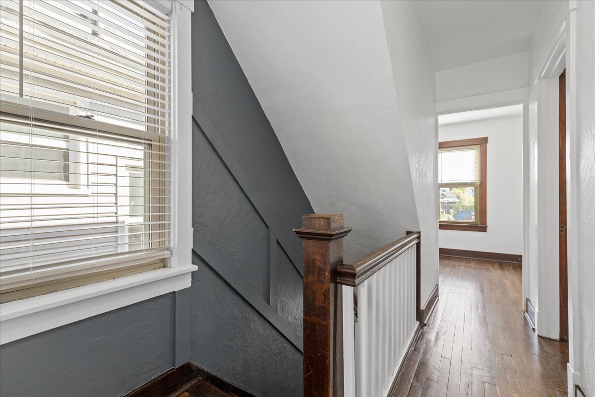 Building Photo - 2816 Clermont Ave