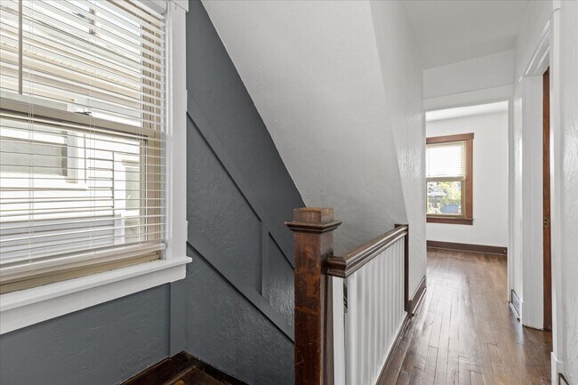 Building Photo - 2816 Clermont Ave