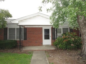 Building Photo - 211 W Hampton Ave