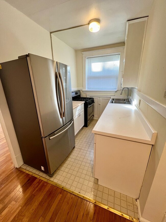 Building Photo - 911 St Rita Ave