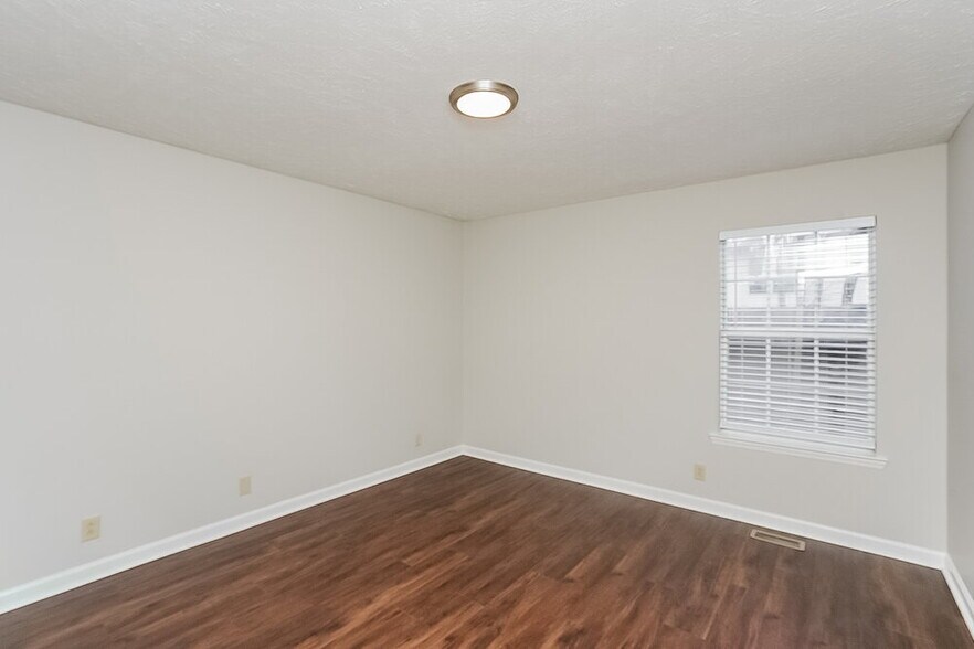 Building Photo - 3925 Calumet Dr