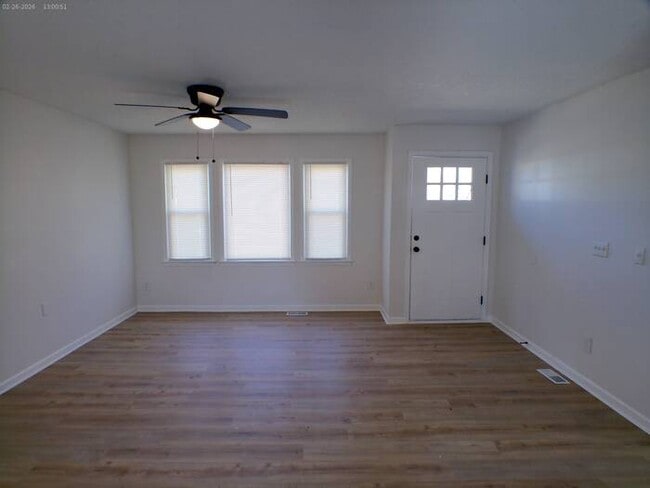 Building Photo - Spacious 4 bedrooms and 2 full baths home located on S Franklin St in Spring Hill