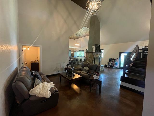 Building Photo - 840 Meadow Ln
