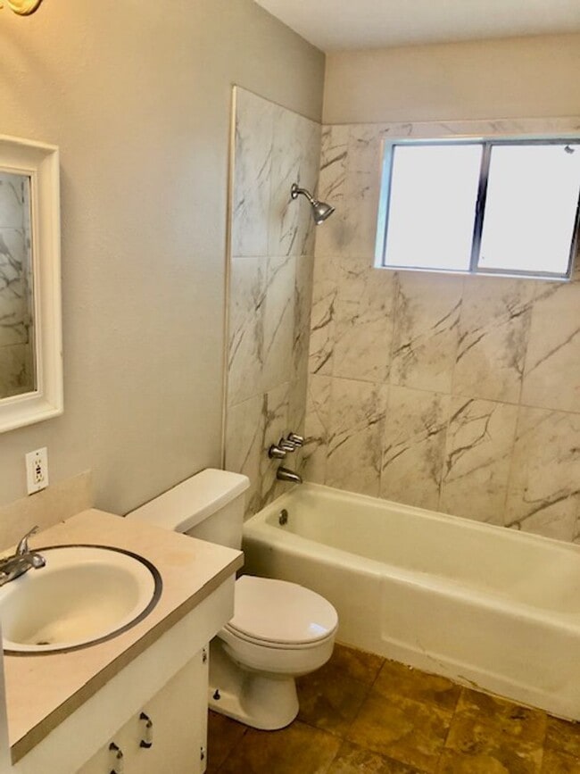 Building Photo - $500 OFF MOVE IN SPECIAL-SOUTH BOSSIER IN ...