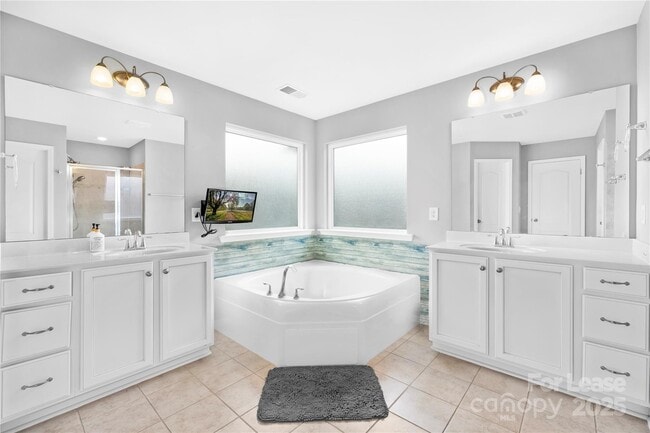 Building Photo - 5829 Dinsmore Ln