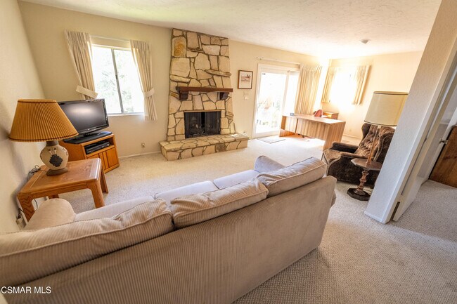 Building Photo - 5042 Llano Dr