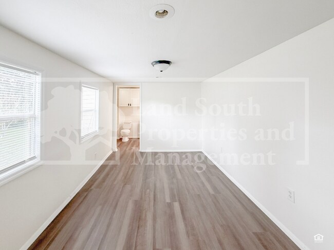 Building Photo - 3818 Ethel Ave