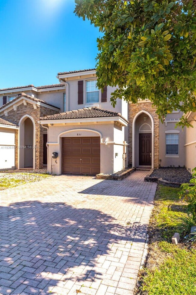 Building Photo - 851 SW 154th Path