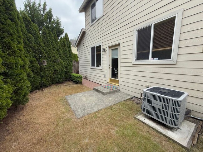 Building Photo - Darling Bellevue Home!