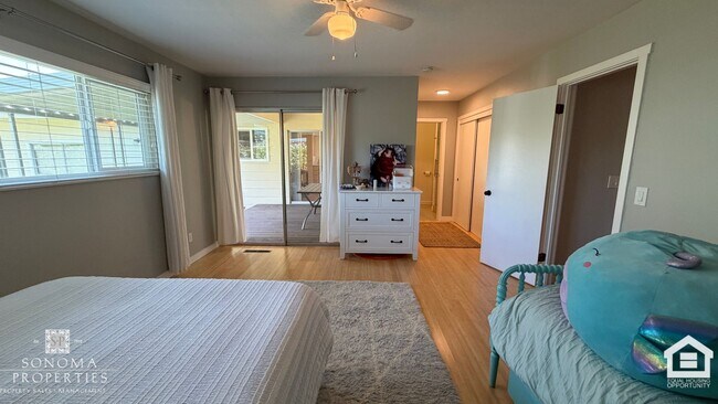 Building Photo - 626 White Briar Dr