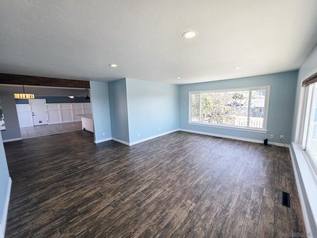 Building Photo - 7930 Cinnabar Dr