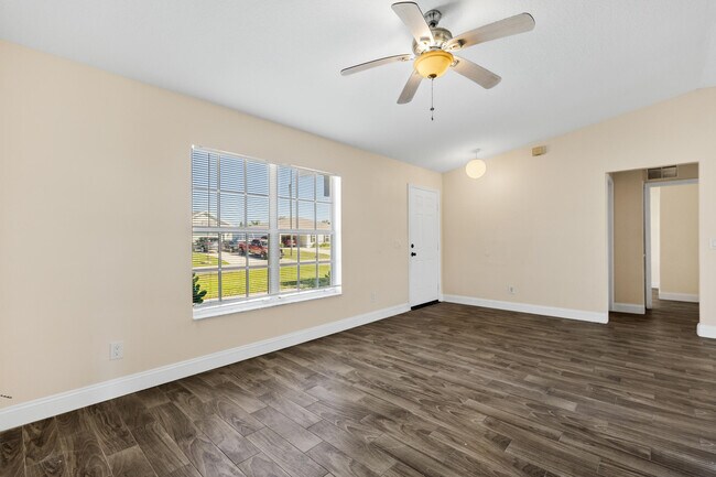 Building Photo - 2110 SW Trenton Ln