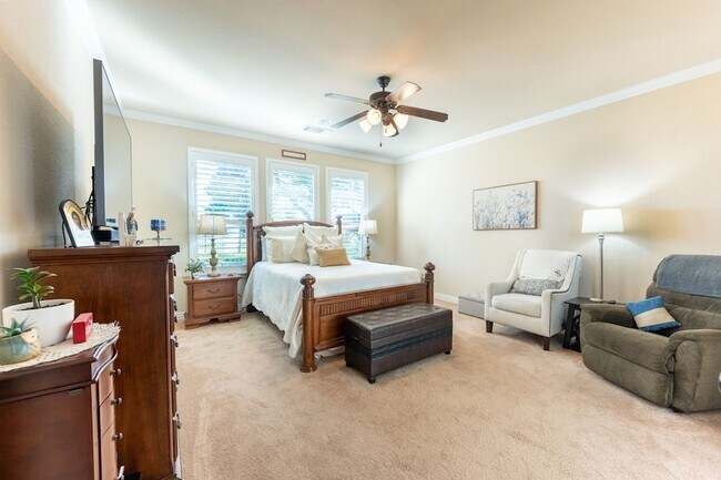 Building Photo - 810 Miramar Dr