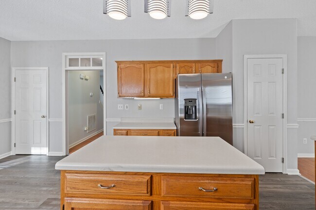 Building Photo - 113 Laurel Branch Dr