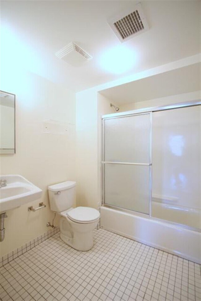 Building Photo - 881 Massachusetts Ave