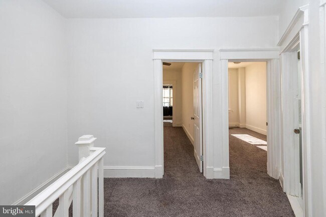 Building Photo - 3317 W Garrison Ave