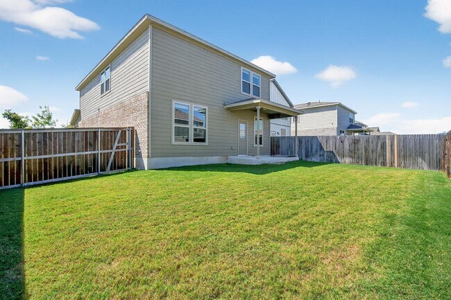 Building Photo - 453 Stone Water Ln