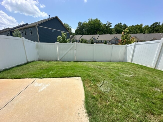 Building Photo - 145 Beacon Dr