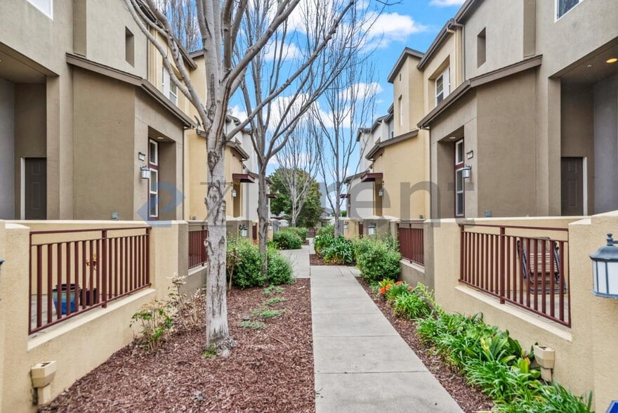 Building Photo - 2858 10th St