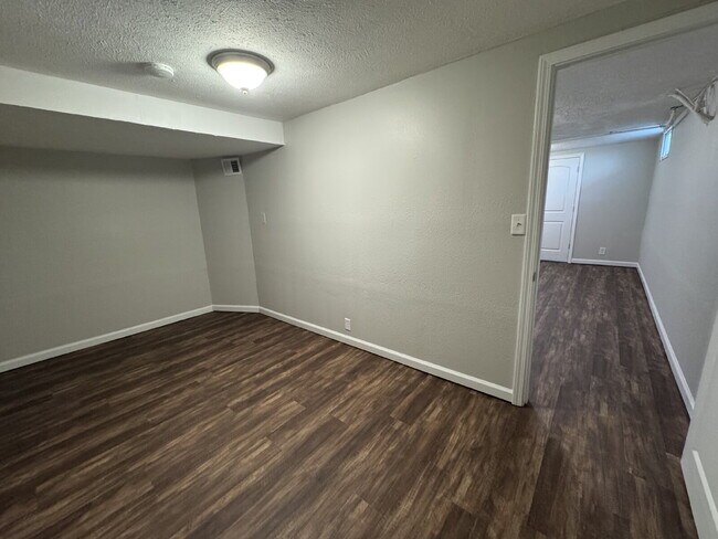 Building Photo - “Room to Grow!” — Spacious 3 Bed + Bonus Rooms in Pawnee