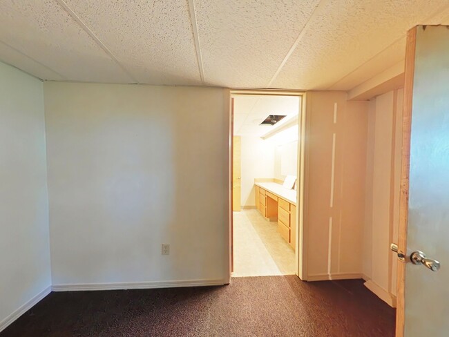 Building Photo - 4 Bedroom House ~ Close to Corvallis Count...