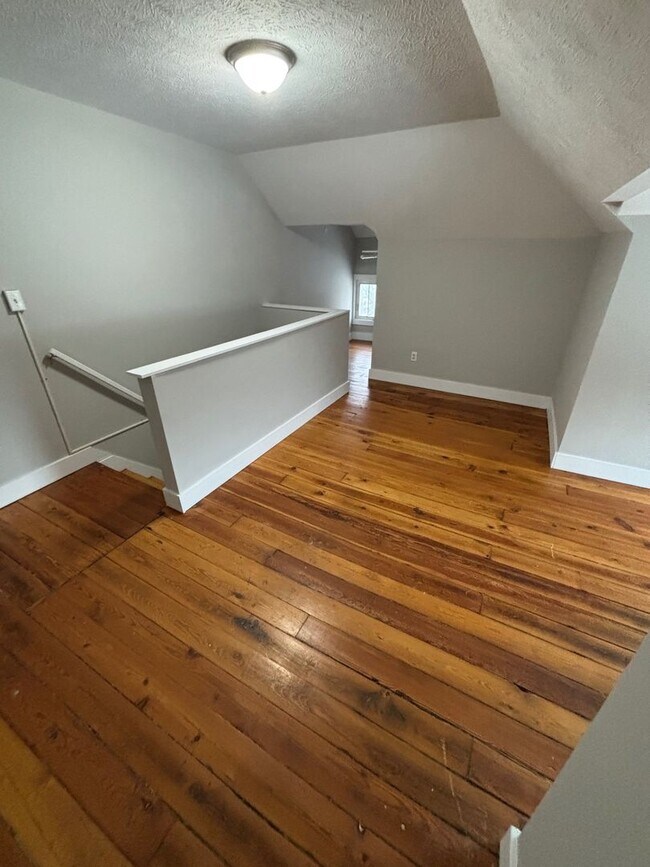 Building Photo - 827 Watson St SW