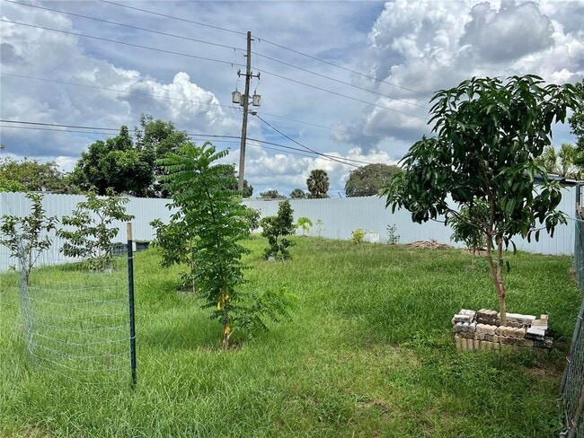 Building Photo - 1052 Manchester Cir