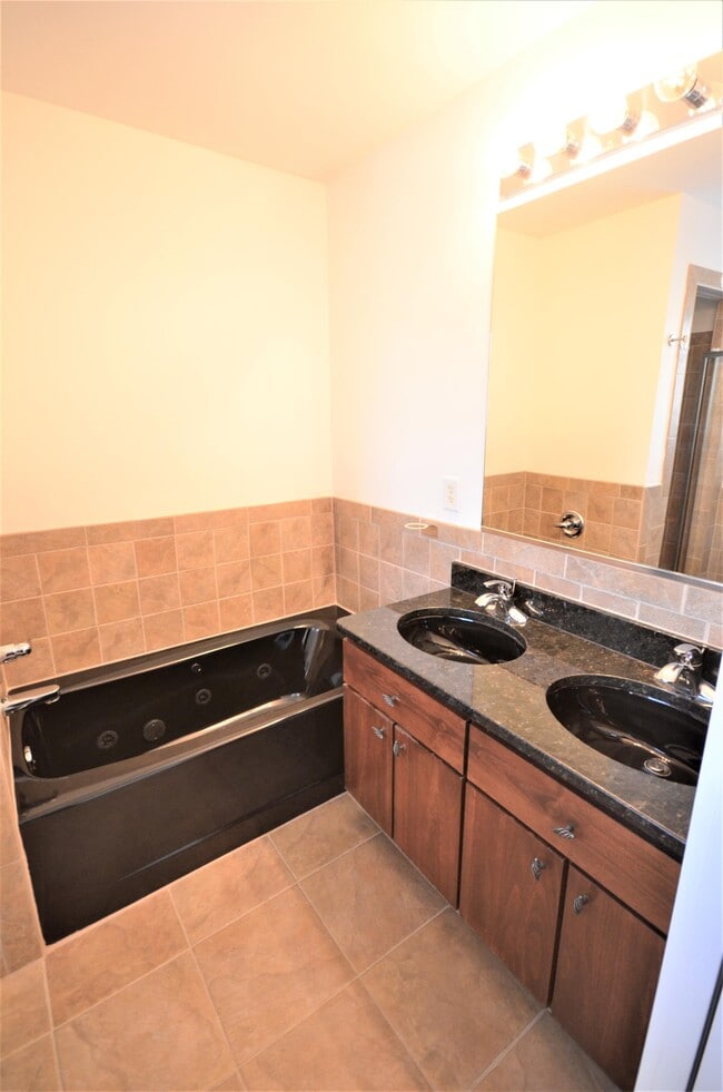 Building Photo - 142 Moreland Ave SE