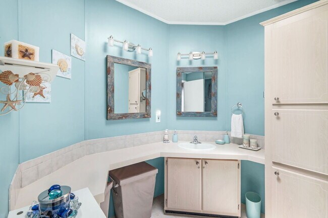 Building Photo - Furnished 2BR/2BA Home in Jamaica Bay Vill...