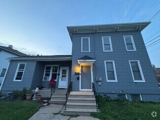 Building Photo - 902 46th St