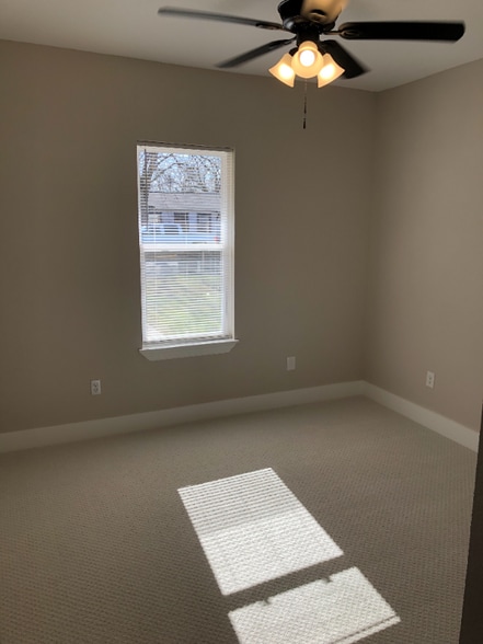 Building Photo - 1006 Bales St