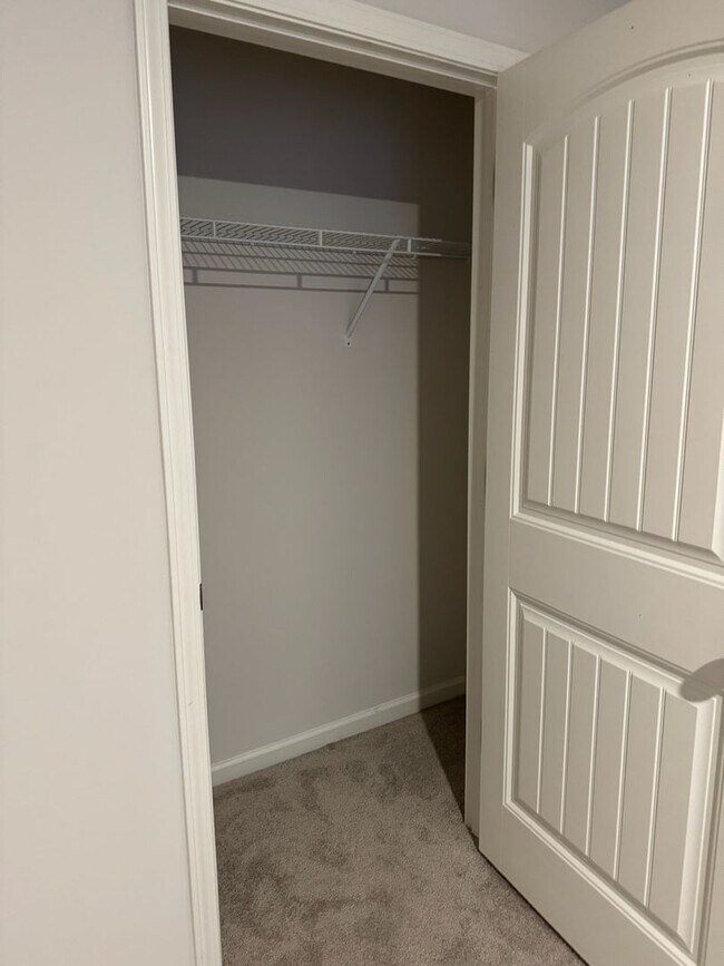 Building Photo - Convenient
