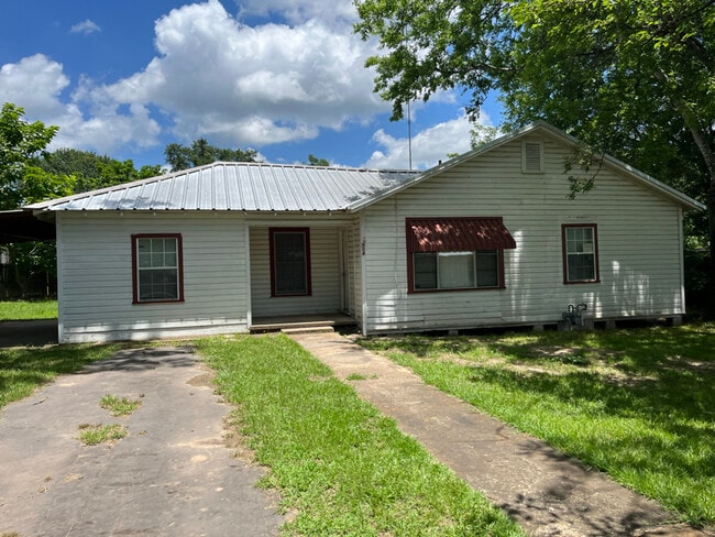 Primary Photo - 904 Walker Ave