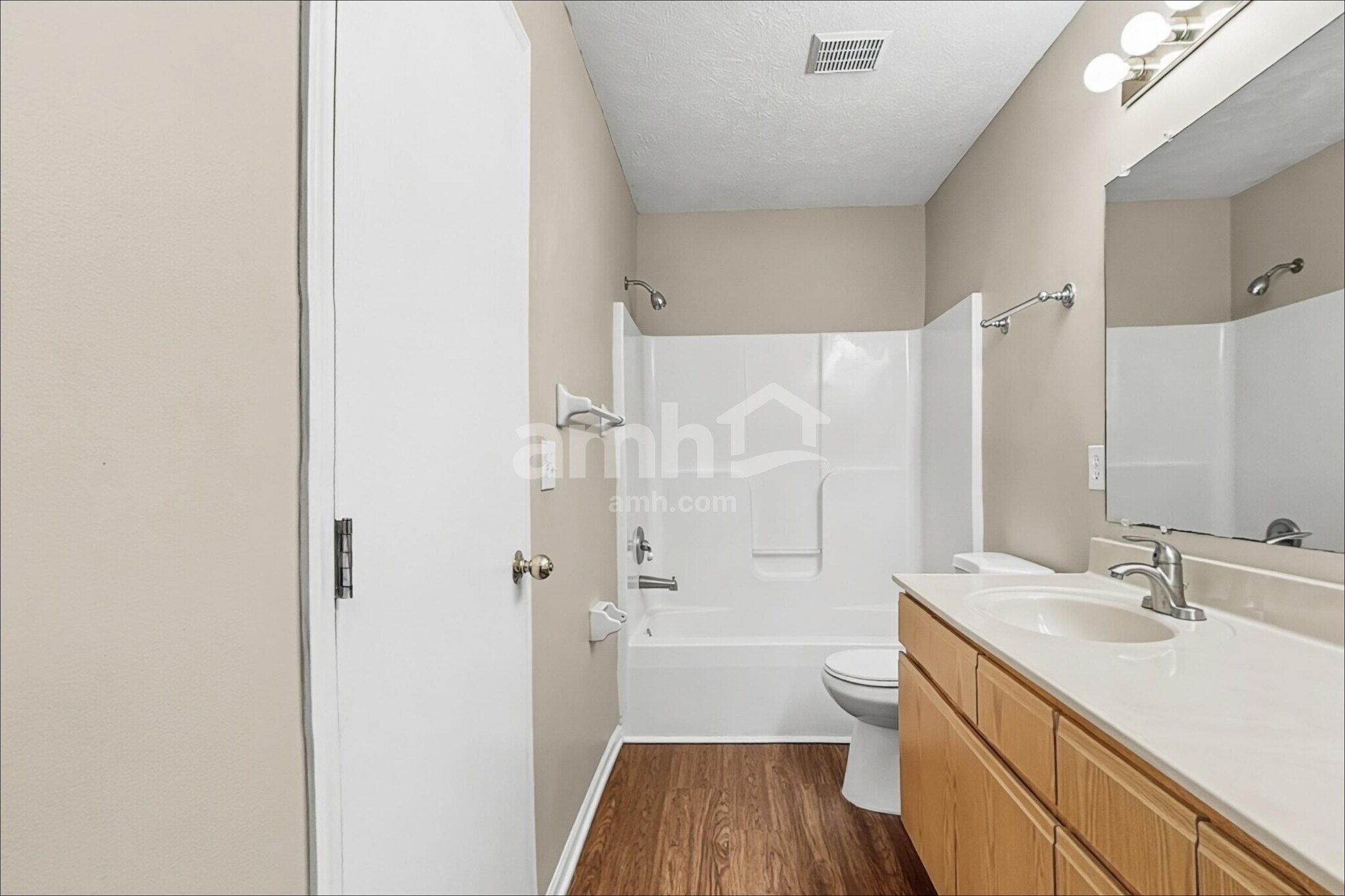 Building Photo - 220 Hartford Ct
