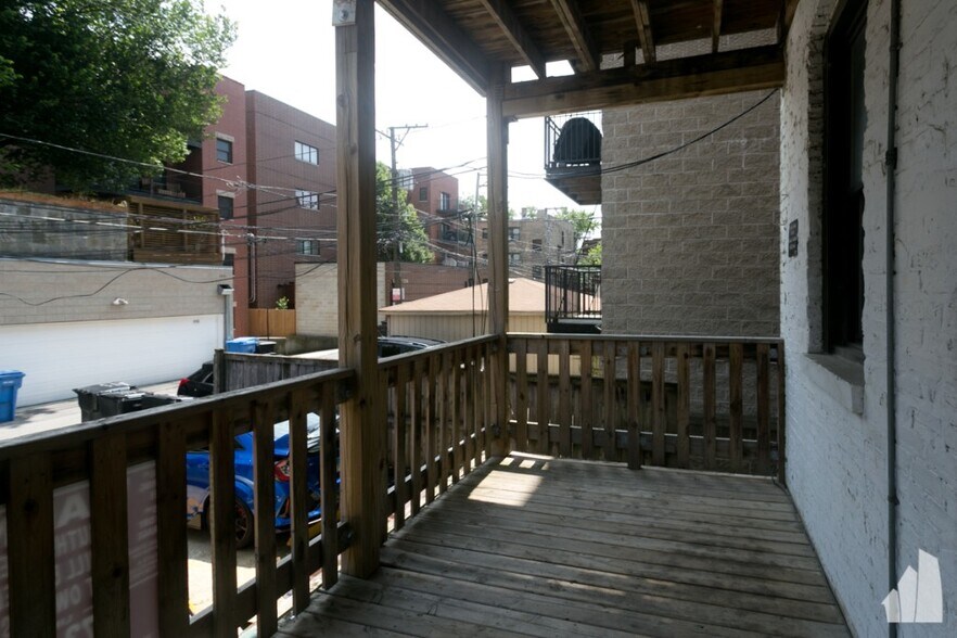 Building Photo - 3521 N Wilton Ave