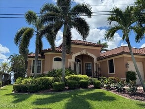 Building Photo - 3115 SE 22nd Pl