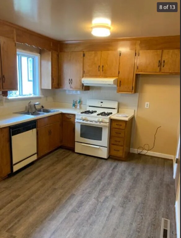 Building Photo - 1411 Custer St