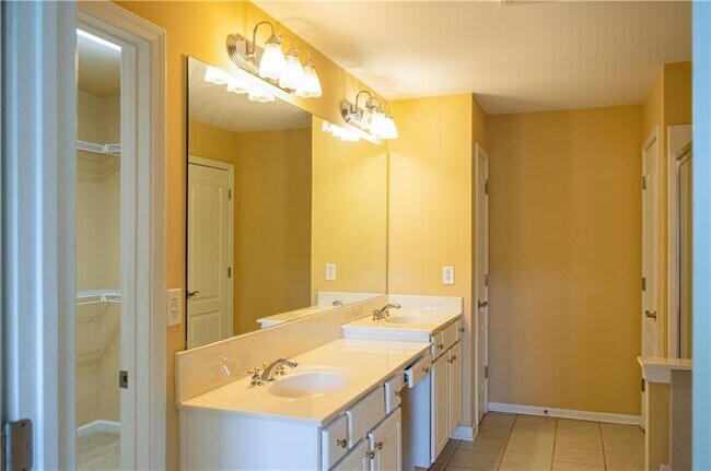 Building Photo - 2627 Gadsen