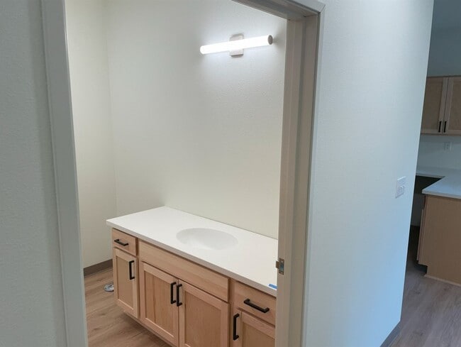 Building Photo - 14910 W River Dr